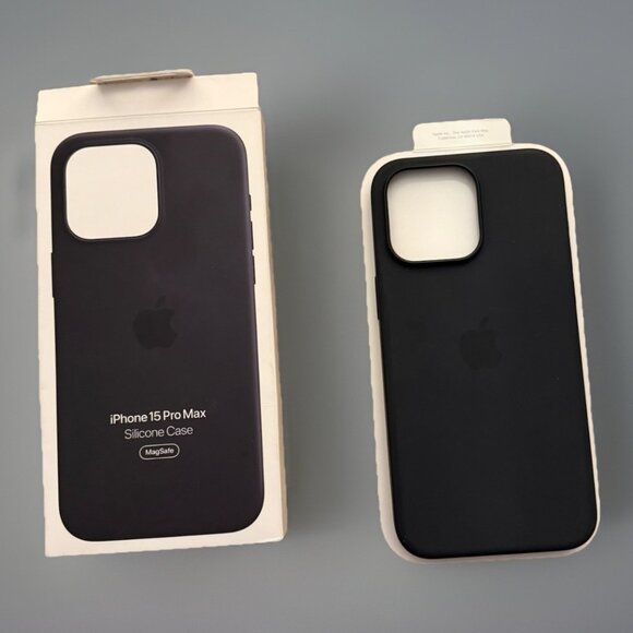 OEM Genuine Apple Silicone Case w/ MagSafe for iPhone 15 Pro Max - Black - Picture 1 of 14